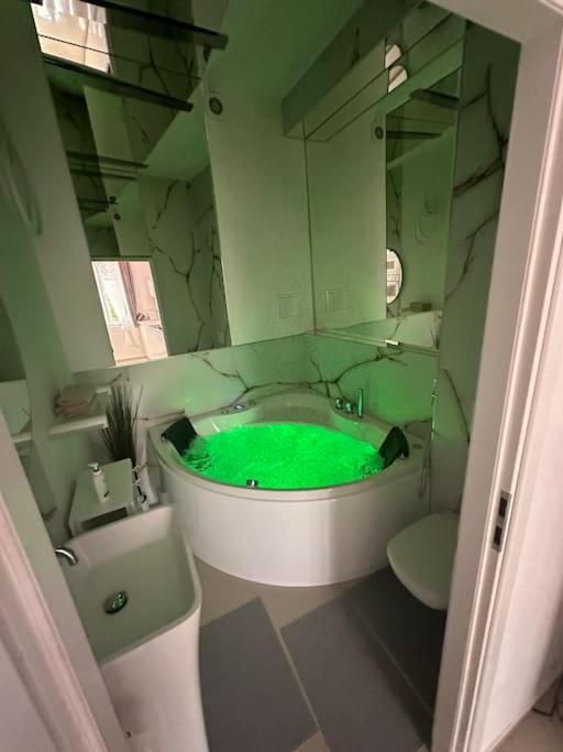 Salt Inn Apartments No 2 - Jacuzzi Величка Екстериор снимка
