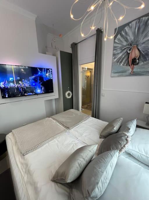 Salt Inn Apartments No 2 - Jacuzzi Величка Екстериор снимка
