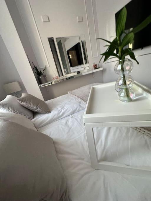 Salt Inn Apartments No 2 - Jacuzzi Величка Екстериор снимка