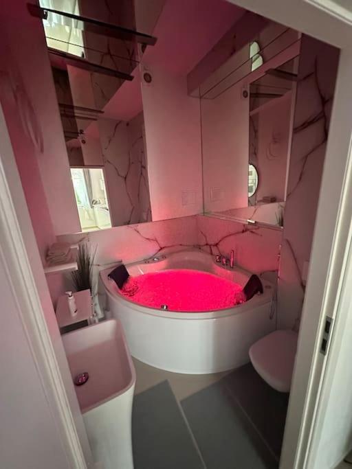 Salt Inn Apartments No 2 - Jacuzzi Величка Екстериор снимка