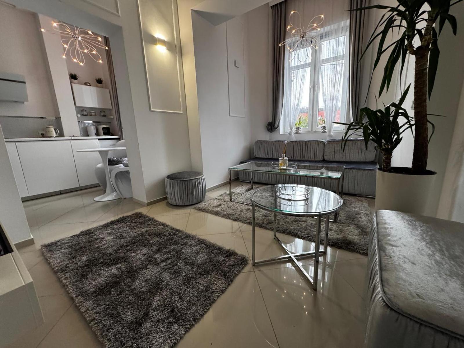Salt Inn Apartments No 2 - Jacuzzi Величка Екстериор снимка