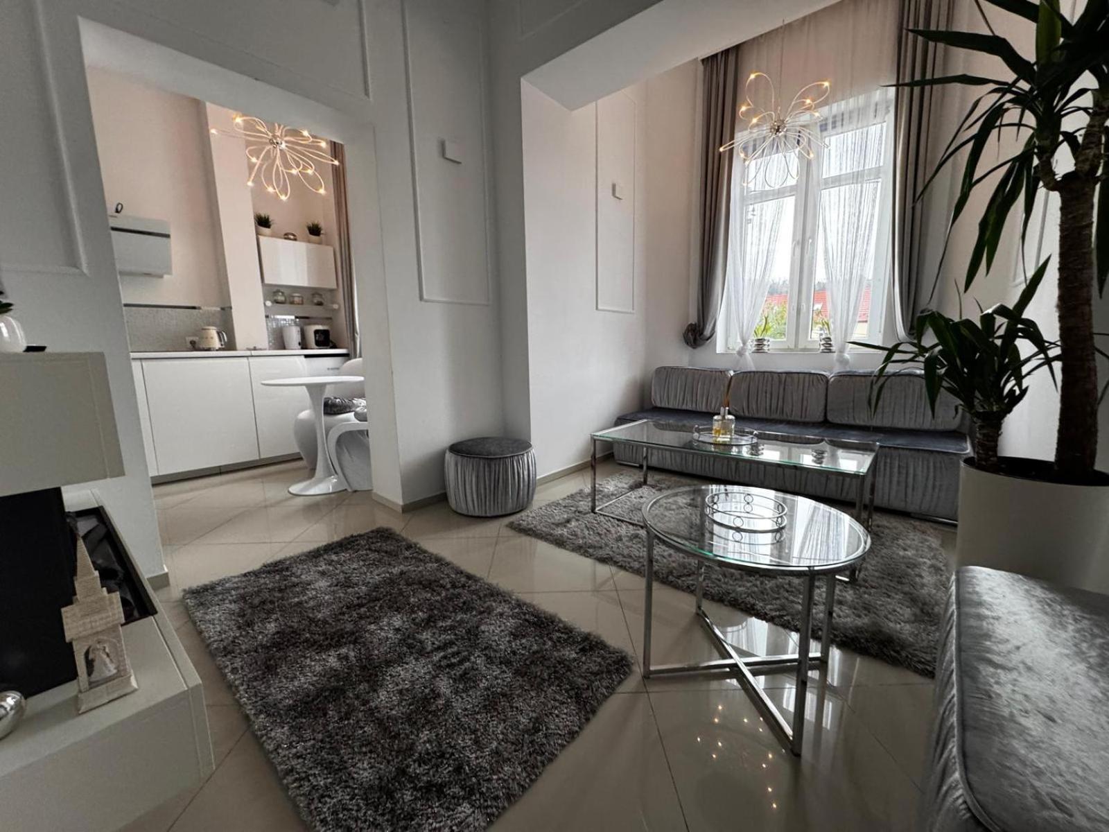 Salt Inn Apartments No 2 - Jacuzzi Величка Екстериор снимка